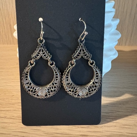 Elegant Silver Filigree Earrings - Picture 1 of 1